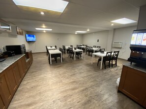 Breakfast area - Dauphin Inn Express (Dauphin)