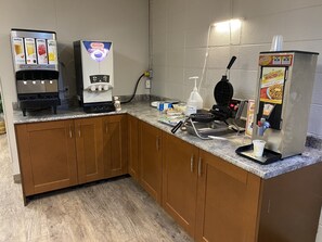 Breakfast area - Dauphin Inn Express (Dauphin)