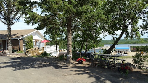 Athabasca Lodge Motel