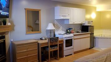 VIP Deluxe King Room with Spa Bath | Private spa tub