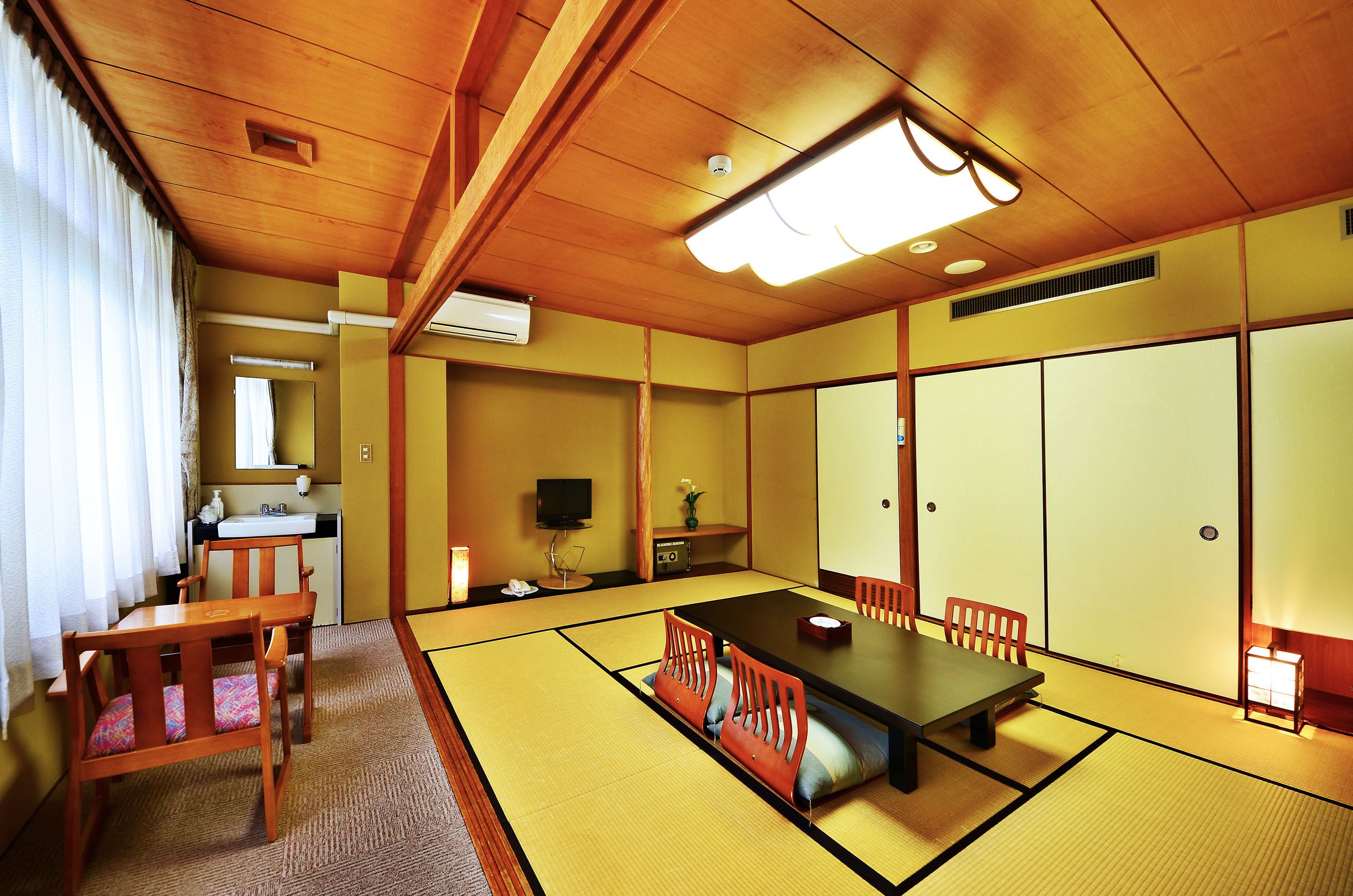 Japanese Style Room | In-room safe, free WiFi, bed sheets