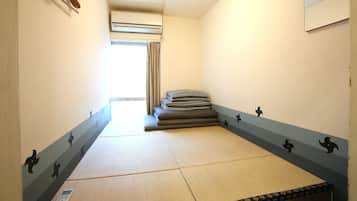Single Room (Tatami Room) | Iron/ironing board, free WiFi