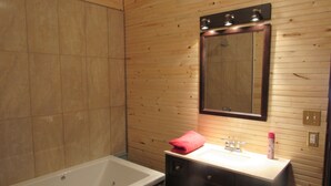 Deluxe House, 6 Bedrooms | Bilik Mandi