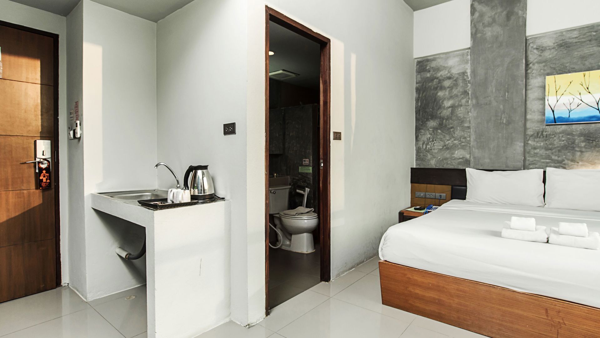 Escritorio, cortinas blackout, wifi gratis y ropa de cama 