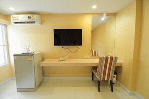 高級雙床房, 2 張單人床 | 書桌、隔音、免費 Wi-Fi、床單