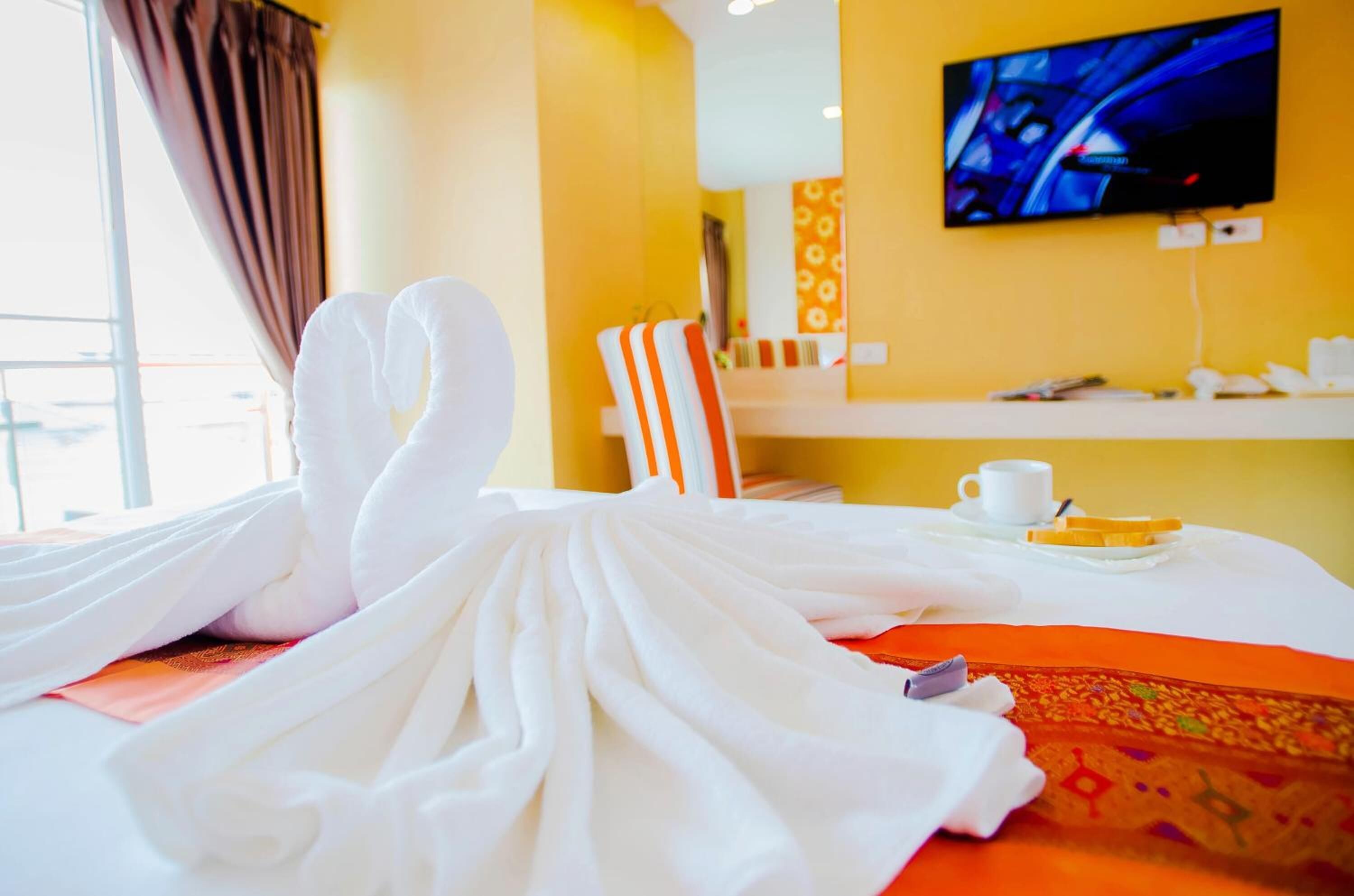 Escritorio, sistema de insonorización, wifi gratis y ropa de cama 