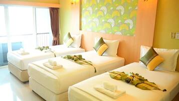 Desk, soundproofing, free WiFi, bed sheets