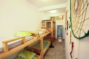 Dormitorio compartido, dormitorio mixto (10 poeple) | 4 habitaciones y wifi gratis