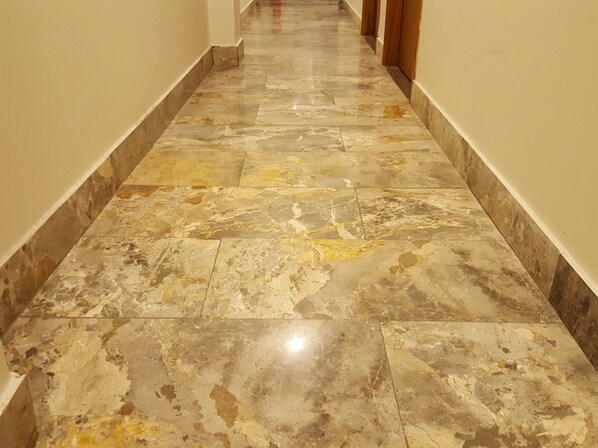 豪華四人房, 共用浴室, 海濱 | 高級寢具、免費 Wi-Fi