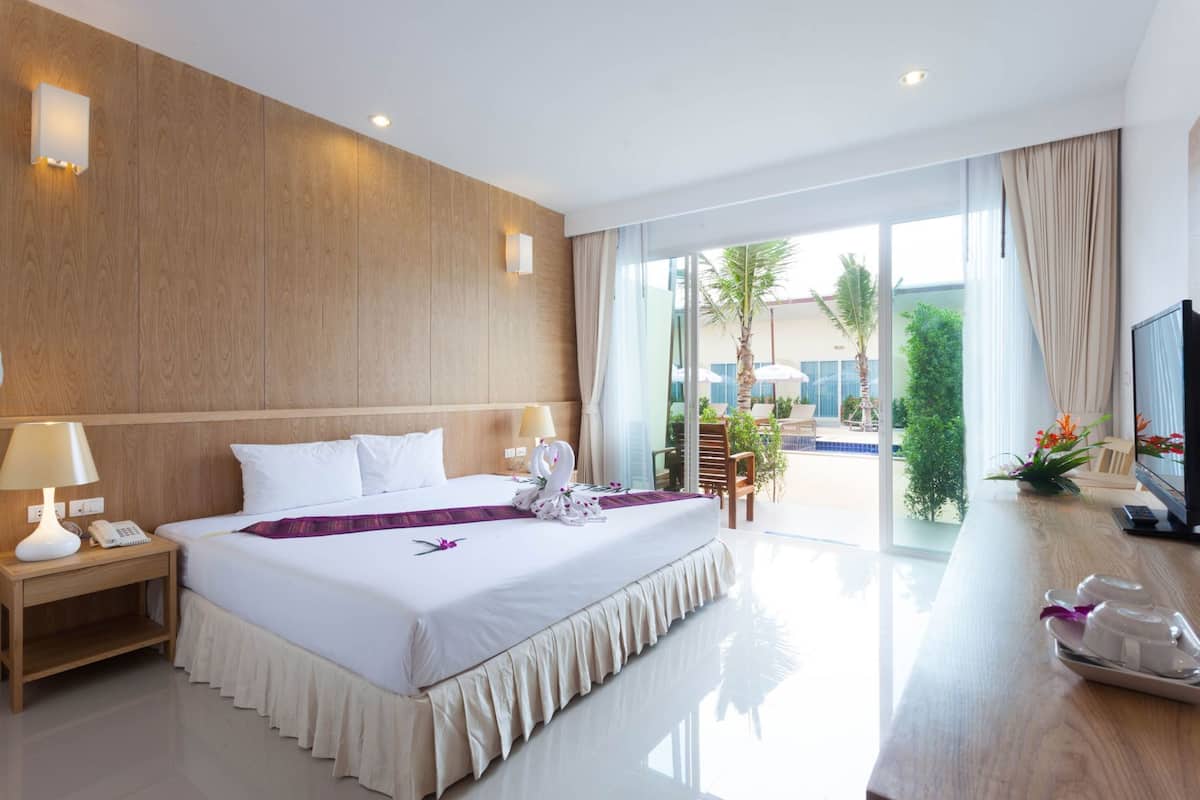 Minibar, in-room safe, desk, blackout drapes