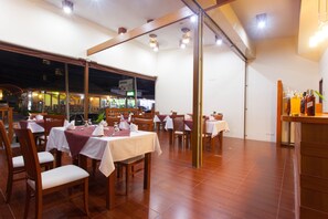 Daily English breakfast for a fee - Chalong Princess Pool Villa Resort (Chalong)