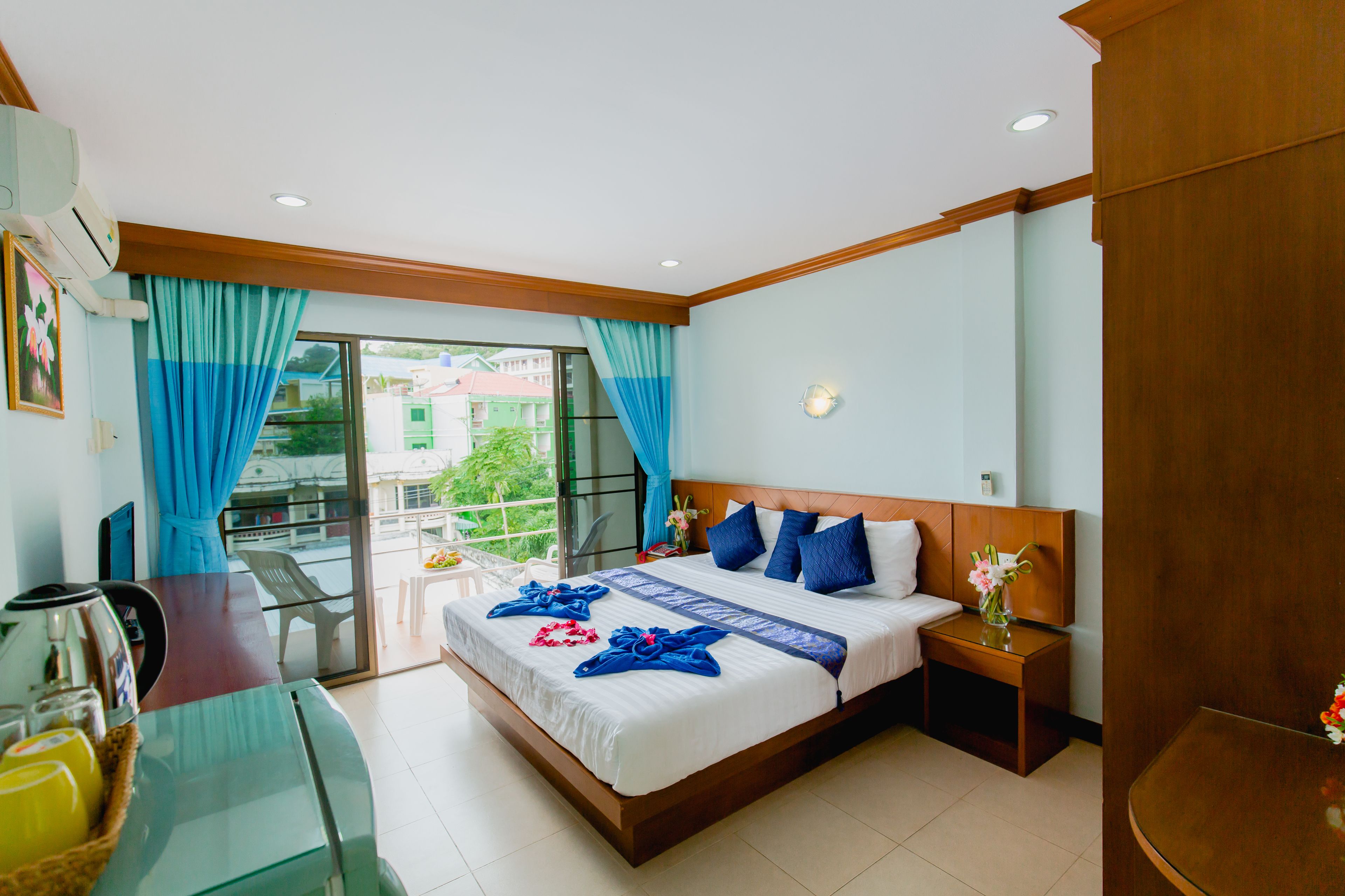 Standard-Doppelzimmer | Zimmersafe, Schreibtisch, Verdunkelungsvorhänge, kostenloses WLAN