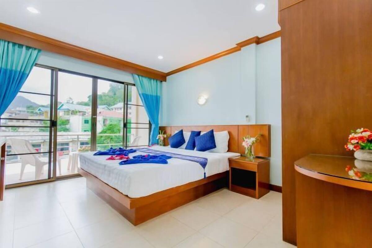 In-room safe, desk, blackout curtains, free WiFi