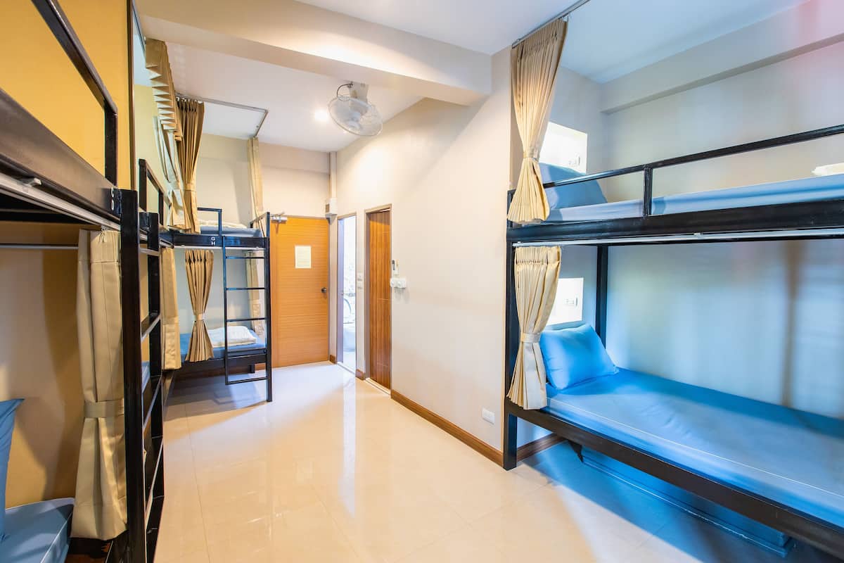 Family 8 beds with bathroom inside | Cortinas blackout, tabla de planchar con plancha y wifi gratis
