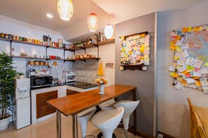 Dining - Restiny Hostel (Bangkok)