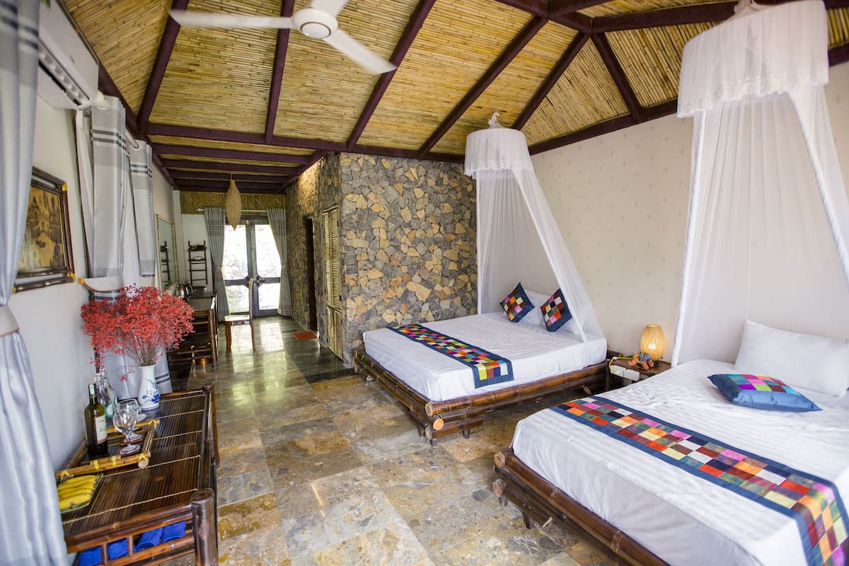 Junior Bungalow, 1 Bedroom, Mountain View | Restaurant | Breakfast, lunch and dinner served