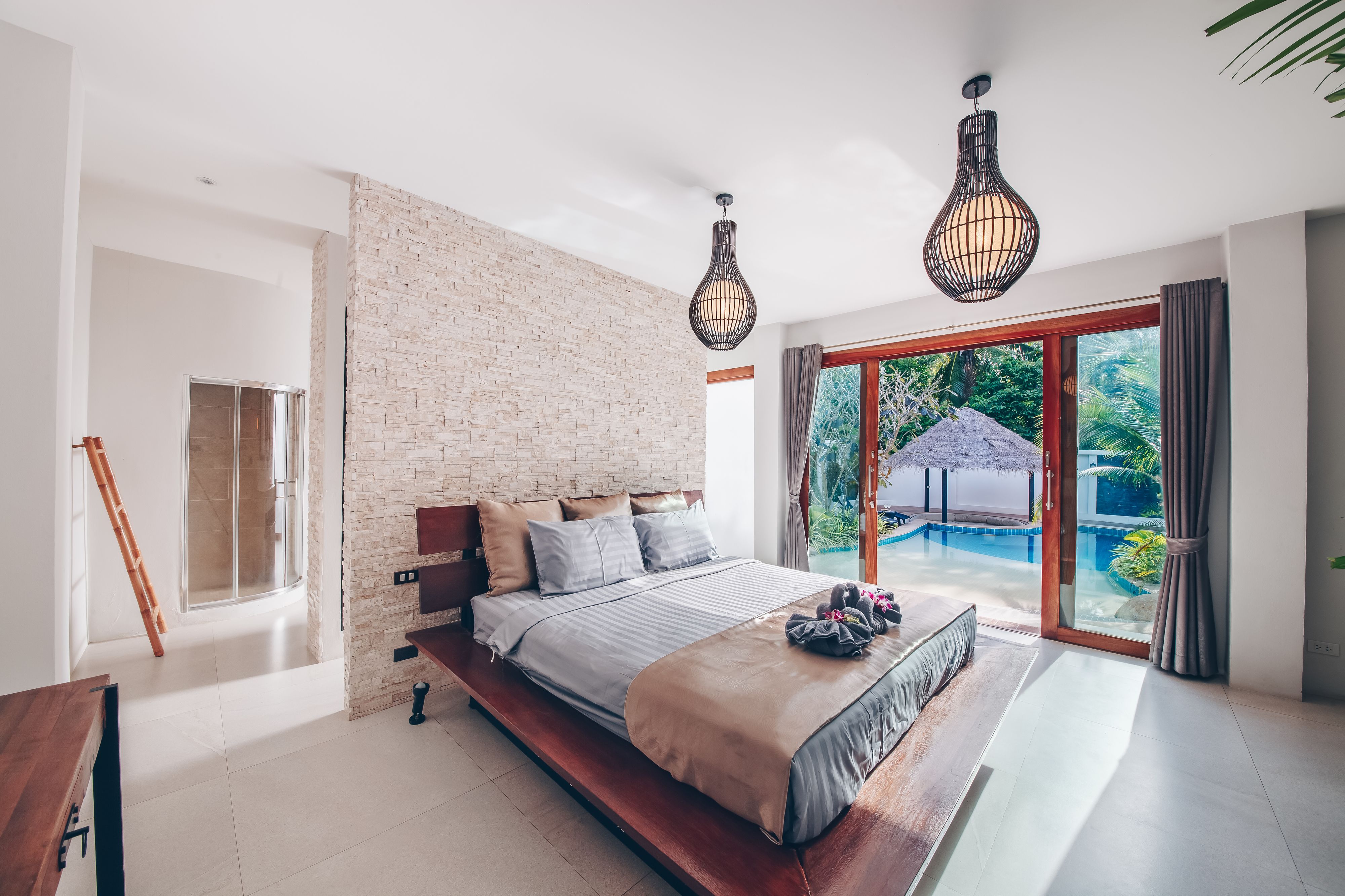 ลักซ์ชัวรี่วิลล่า, 4 ห้องนอน, วิวสระว่ายน้ำ, ริมสระว่ายน้ำ | ตู้นิรภัยในห้องพัก, ห้องพักตกแต่งอย่างมีเอกลักษณ์, ตกแต่งพิเศษโดยเฉพาะ