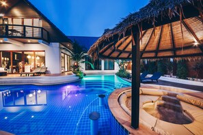 Villa luxueuse, 4 chambres, vue sur la piscine, au bord de la piscine | Piscine privée