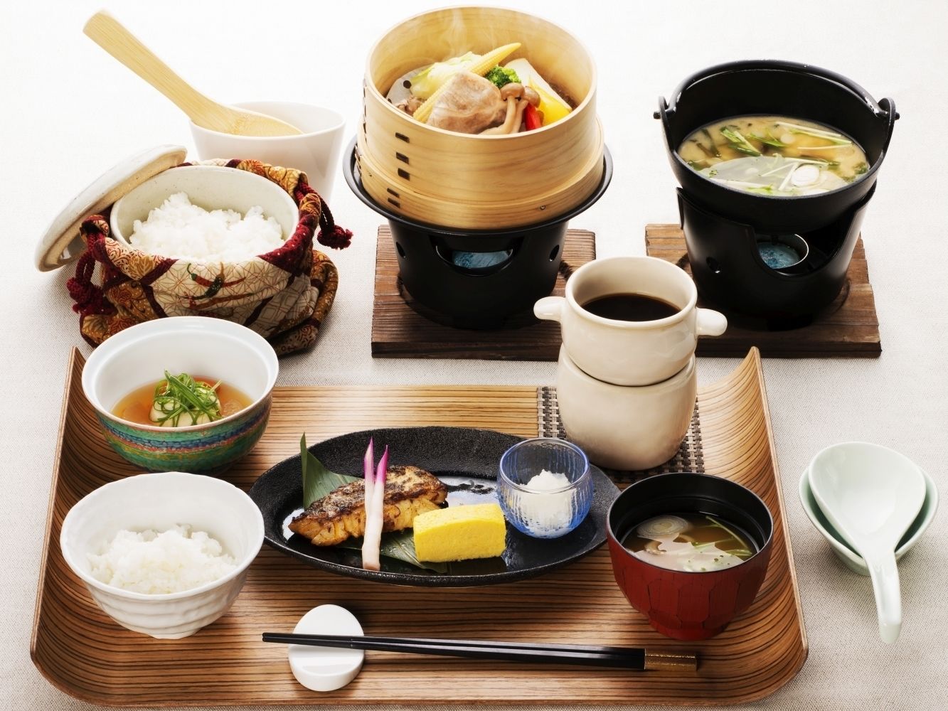 daily buffet breakfast (jpy 2970 per person)