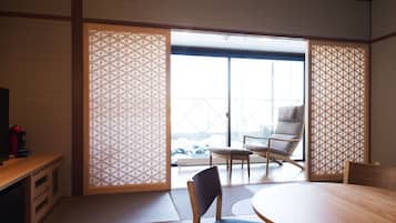 Japanese Room , Non Smoking | Premium bedding, pillow-top beds, in-room safe, desk