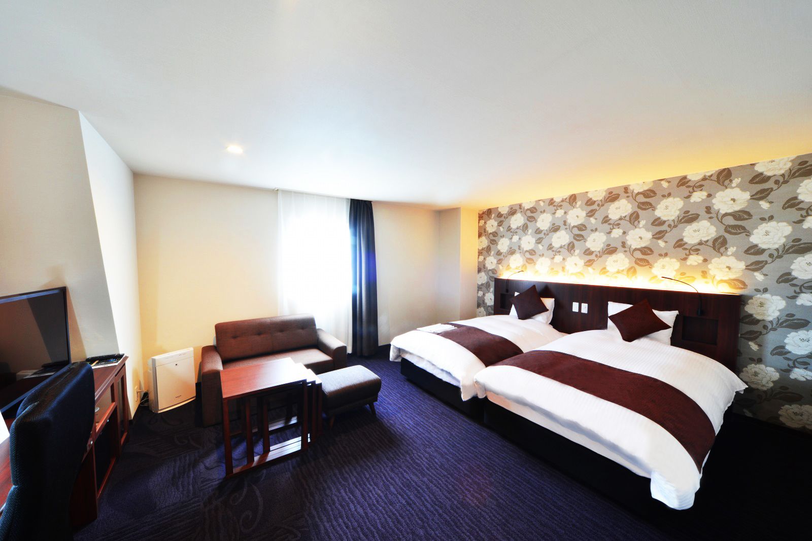 deluxe hollywood twin room, non smoking | premium bedding, pillow-top beds, in-room safe, desk