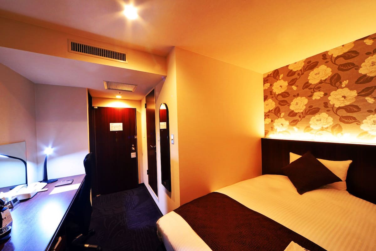 Double Room(Shower Booth Only),Non Smoking | Premium bedding, pillowtop beds, in-room safe, desk
