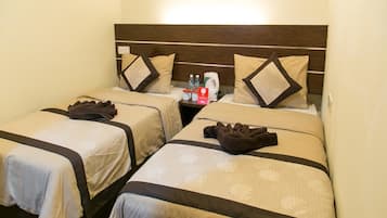 Standard Double or Twin Room, 1 Bedroom, Private Bathroom | Meja, Wi-fi percuma