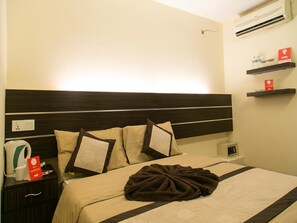 Standard Double or Twin Room, 1 Bedroom, Private Bathroom | Desk, free WiFi - OYO 105 Sabrina Golden Palace Hotel (Kuala Lumpur)