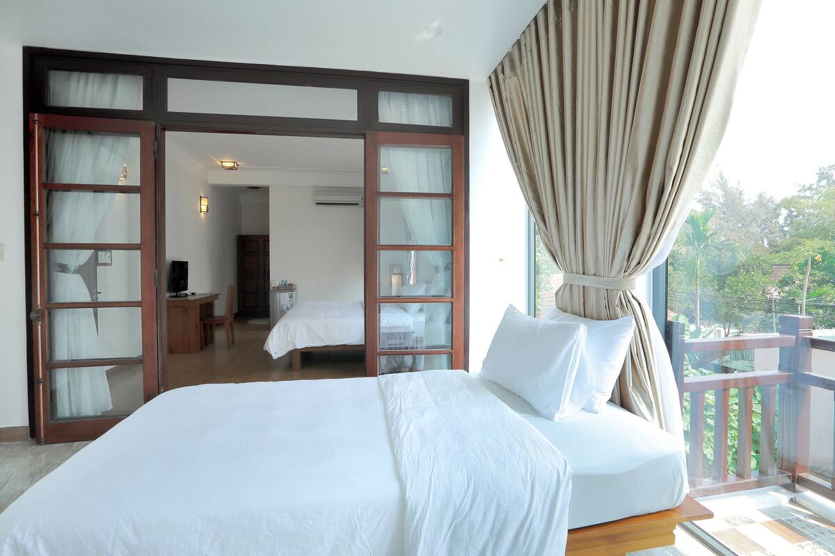 Phòng 3 | Minibar, bàn, màn/rèm cản sáng, phòng cách âm