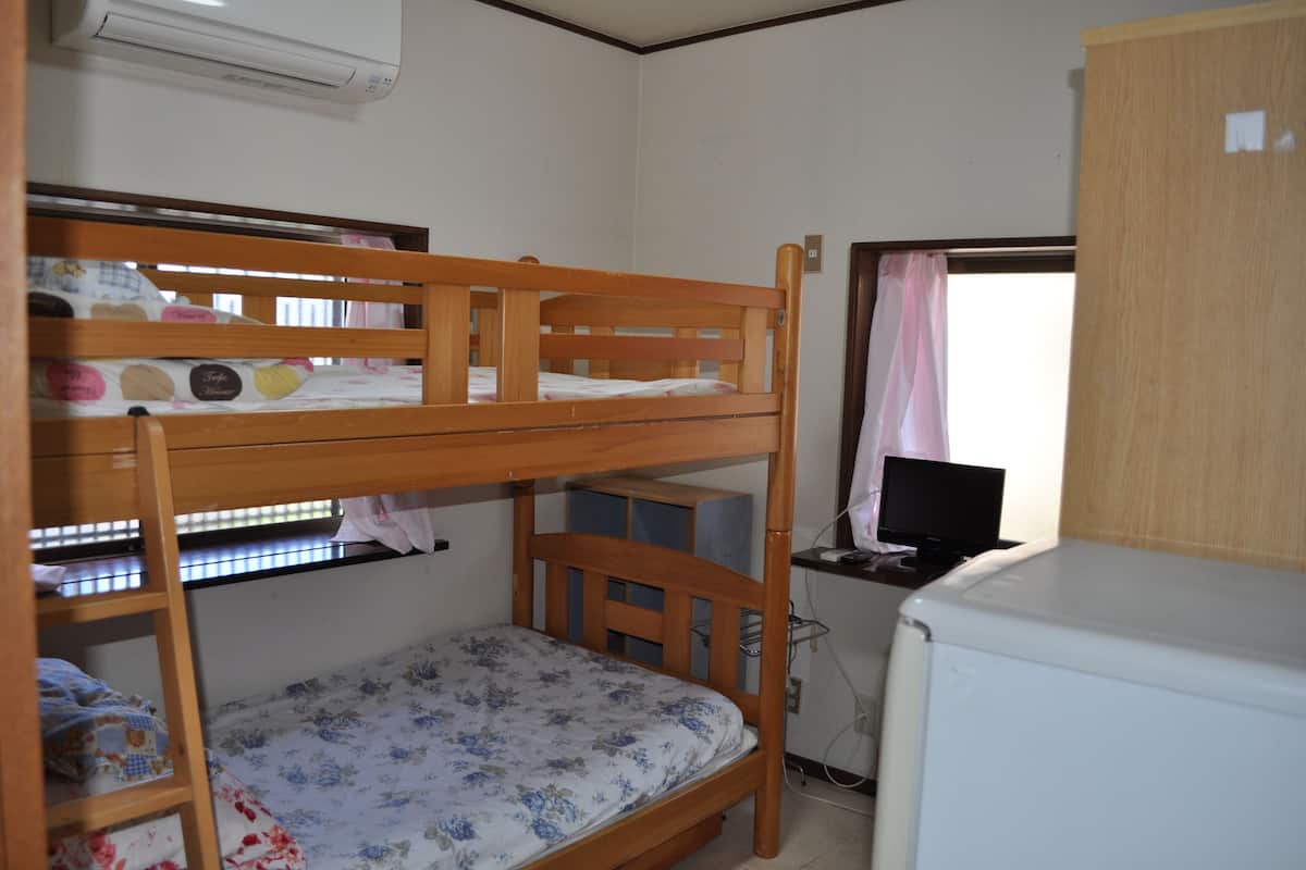 Standard Double Room – Caters to Women | Desk, free WiFi