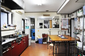 Fridge - Ofu Jyoshi Kaikan 2nd Building โ Caters to Women - Hostel (Tokyo)