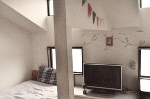 Standard Single Room โ Caters to Women | Desk, free WiFi - Ofu Jyoshi Kaikan 2nd Building โ Caters to Women - Hostel (Tokyo)