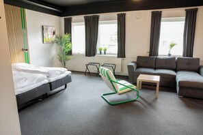 スーペリア ルーム (Linen Excluded) | 遮光カーテン、アイロン / アイロン台、WiFi (無料)