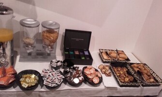 Café da manhã com buffet todos os dias (EUR 9.5 por pessoa) 