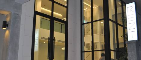 Siddeområde i lobbyen