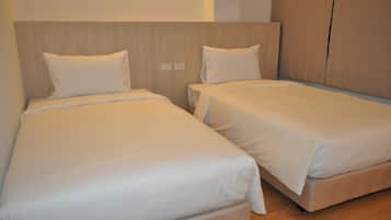 Premier Twin Room | In-room safe, soundproofing, iron/ironing board, free WiFi