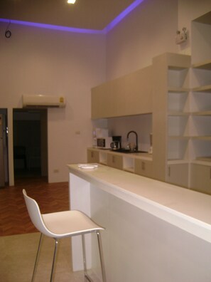 Shared Dormitory, Kitchenette (Shared Bathroom) - Rezt Bangkok - Hostel (Bangkok)