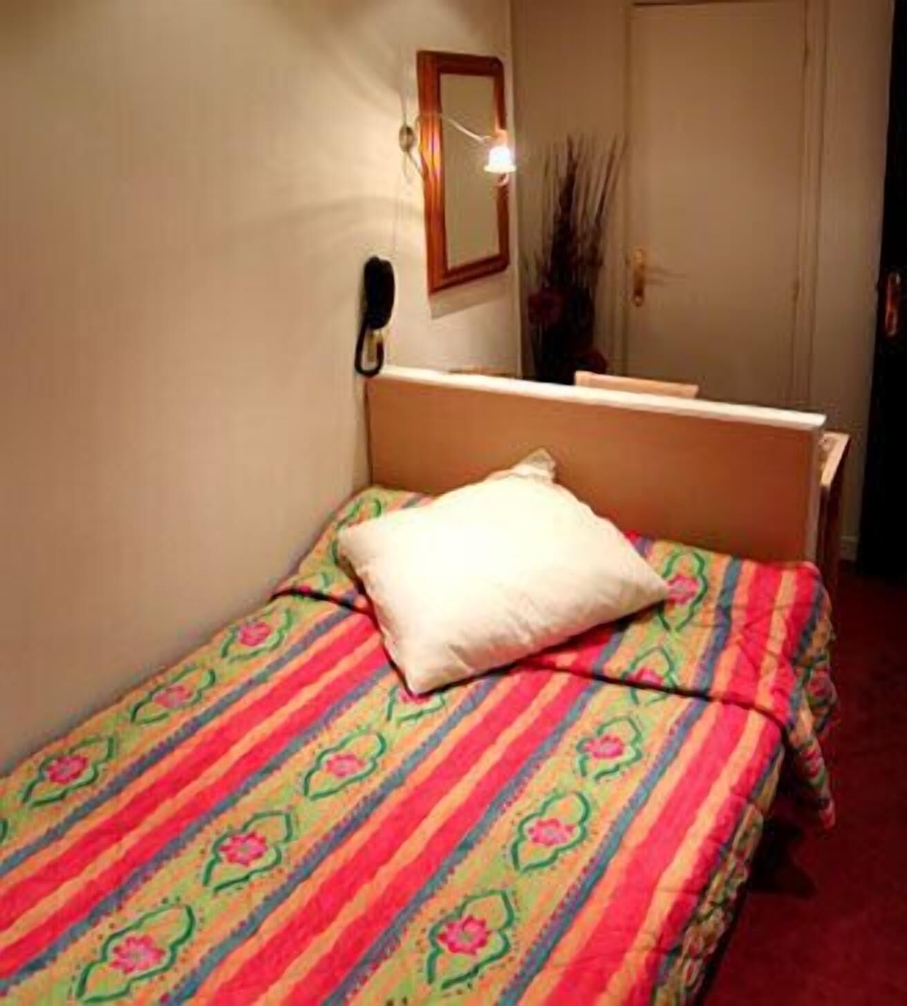 Premium bedding, desk