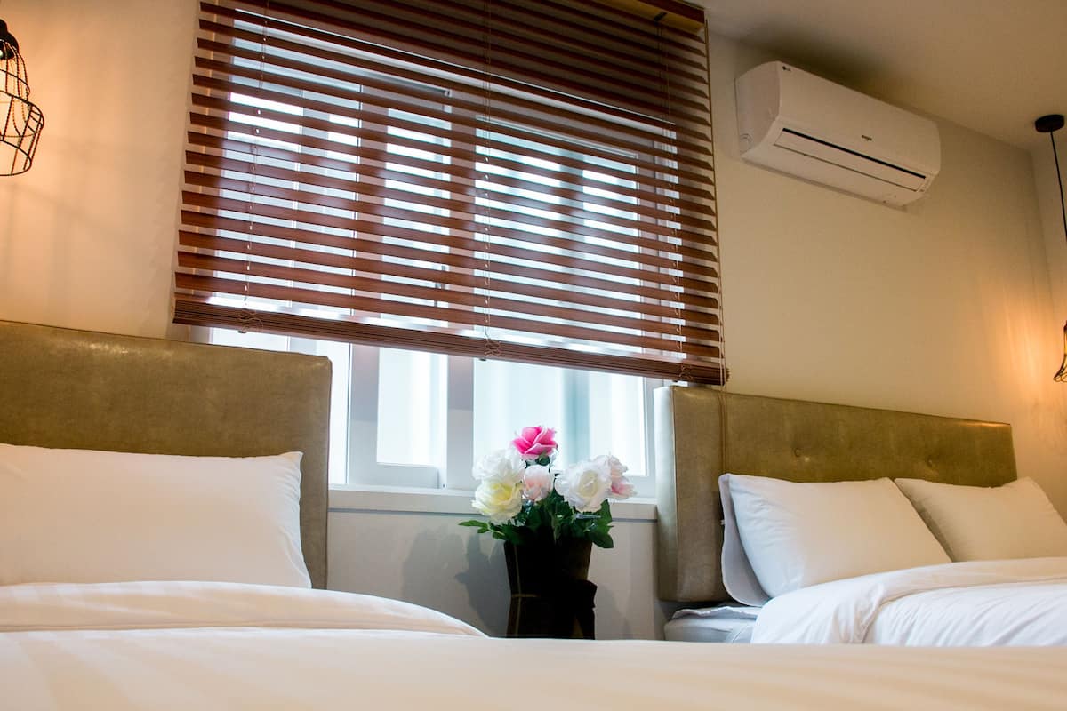Select Comfort beds, in-room safe, desk, rollaway beds