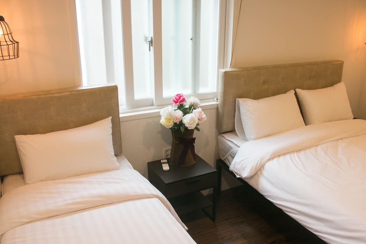 Select Comfort beds, in-room safe, desk, rollaway beds
