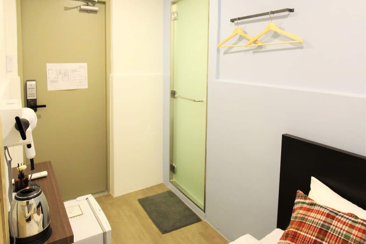 Single Room | Select Comfort beds, in-room safe, desk, rollaway beds