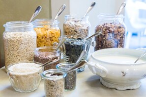 Déjeuner et dîner servis sur place