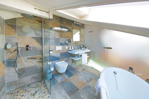 Suite | Bathroom