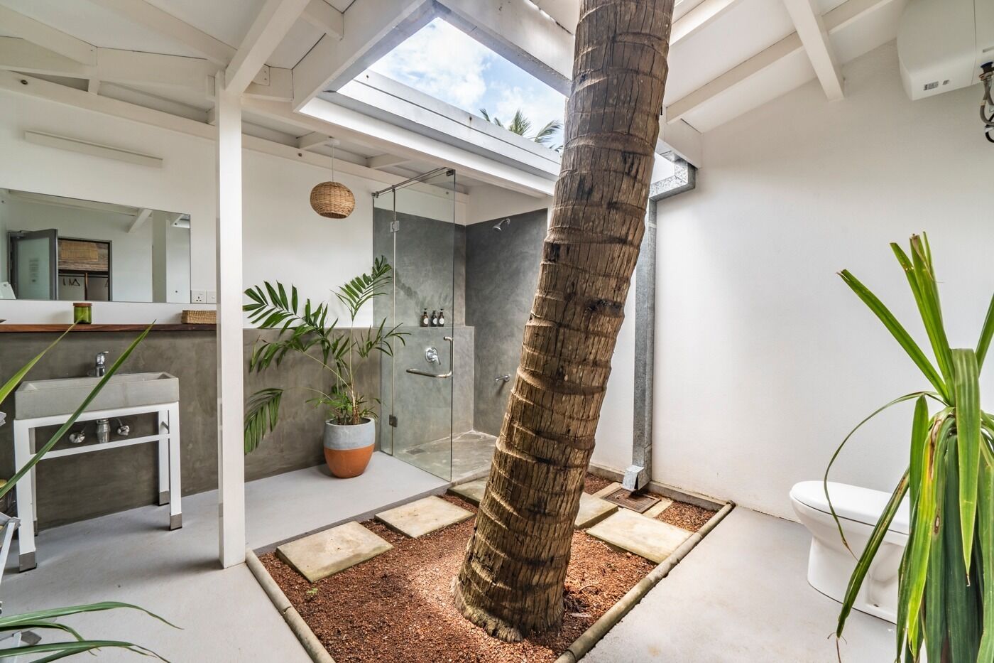 shared dormitory, mixed dorm | bathroom | shower, rainfall showerhead, free toiletries, bidet