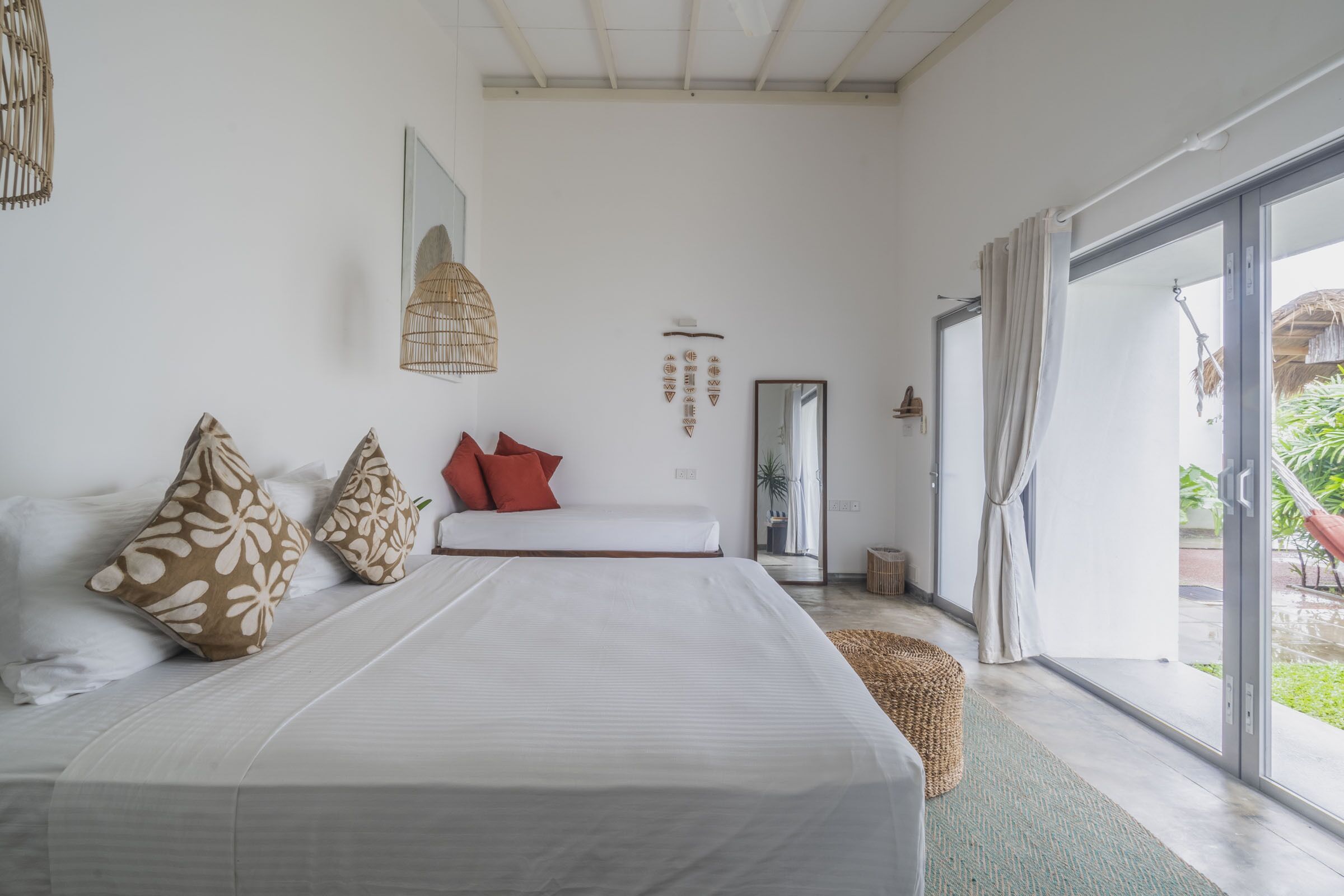 deluxe double room, 1 queen bed | minibar, in-room safe, individually decorated, soundproofing