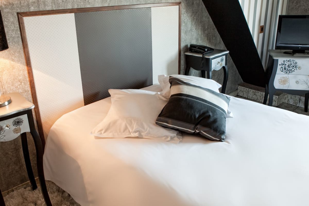 Garret Room | Iron/ironing board (on request), rollaway beds (surcharge), WiFi (free)