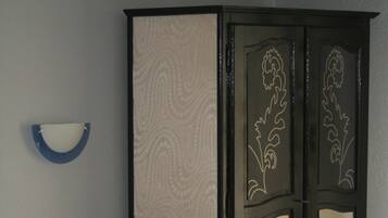 Individuell dekoriert, individuell eingerichtet, BĂŒgeleisen/BĂŒgelbrett