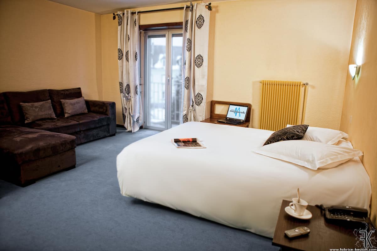 Iron/ironing board (on request), rollaway beds (surcharge), WiFi (free)