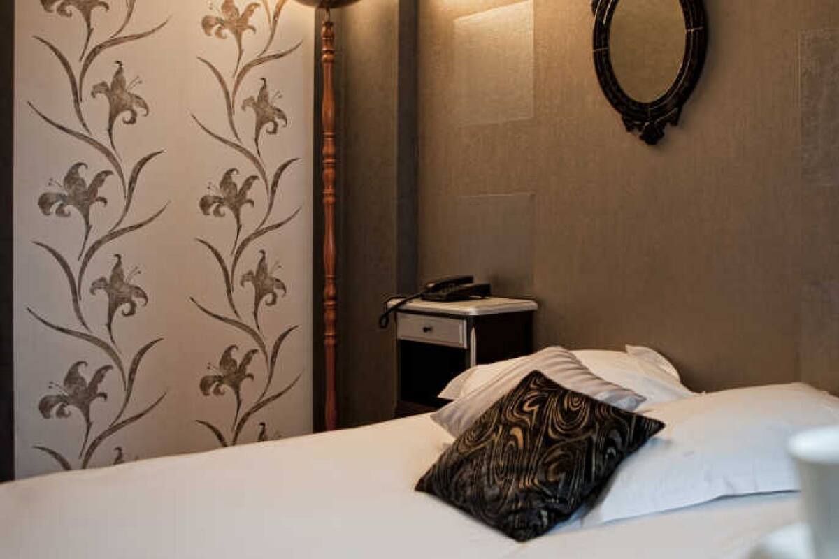 Iron/ironing board (on request), rollaway beds (surcharge), WiFi (free)