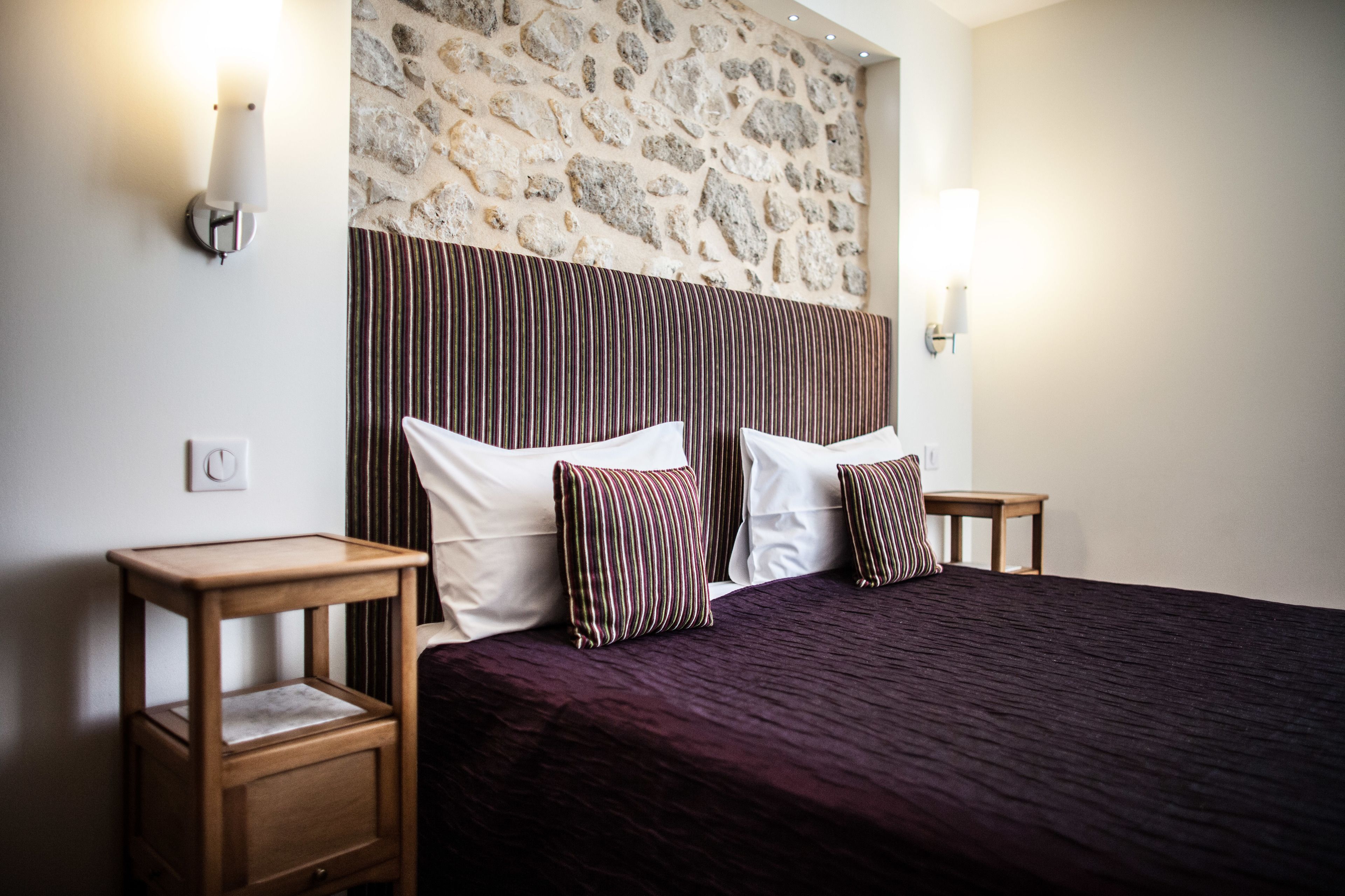 Habitación doble superior | Decoración personalizada, muebles diferentes y insonorización 